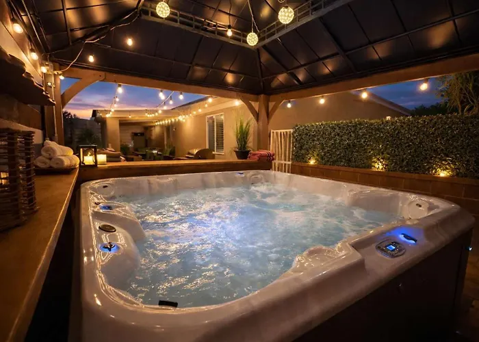 Villa The Hideaway - Rain Shower Oasis & Desert Soak *