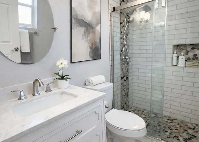 The Hideaway - Rain Shower Oasis & Desert Soak