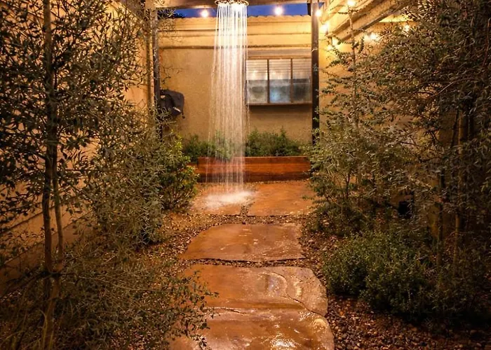 The Hideaway - Rain Shower Oasis & Desert Soak